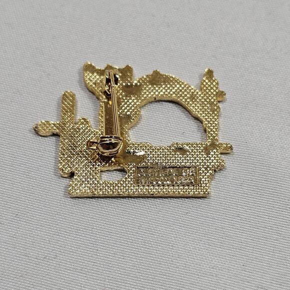Vintage Clotilde #5 Enamel Sewing Machine Brooch Hat Lapel Pin Wilcox 1882 - Picture 3 of 4